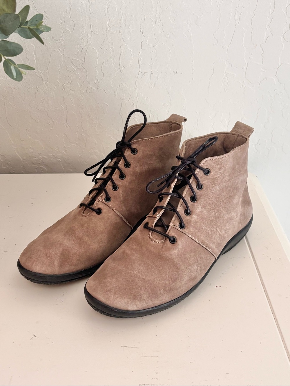 Sole Terra Soft Taupe Suede Lace Up Ankle Boots Rubber Sole, Sz 40
